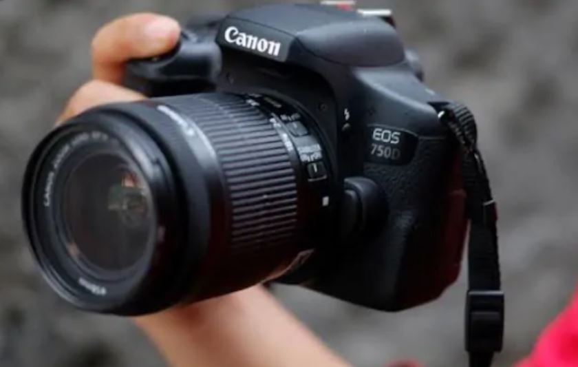 Canon EOS 750D Fotoğraf Makinesi
