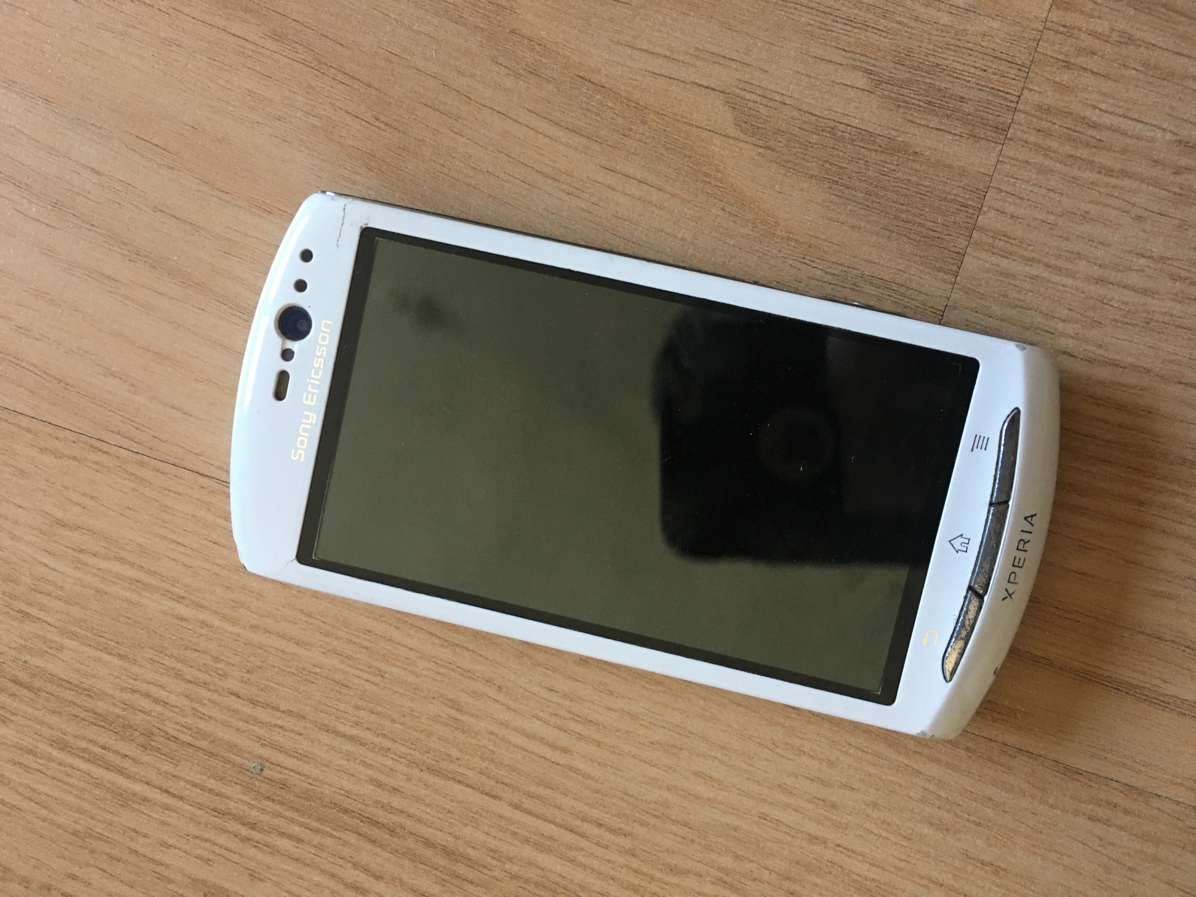 Sony XPeria Dokunmatik ve Tuşlu Telefon