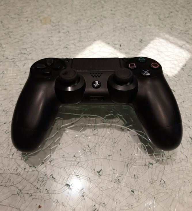 Sony PS4 Oyun Kolu Siyah