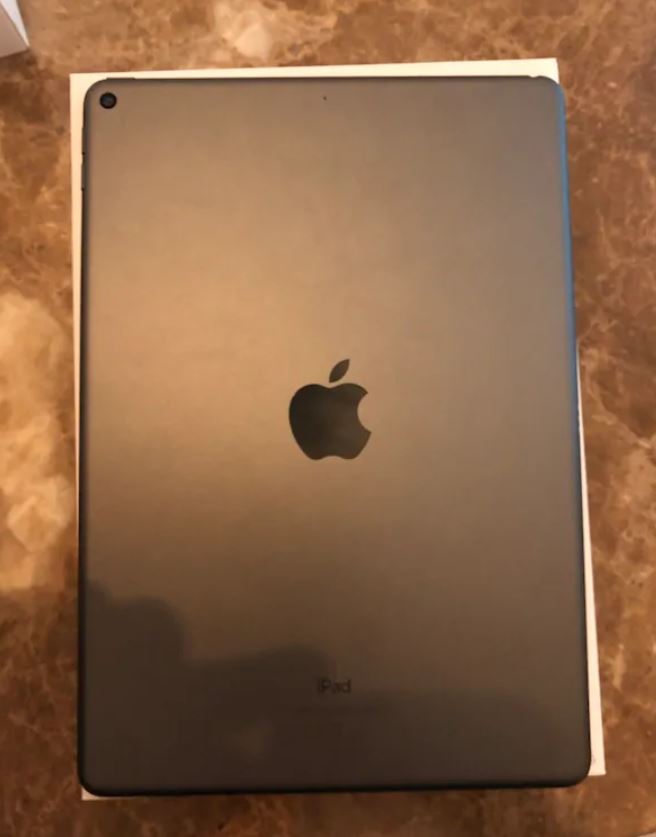 Apple iPad Air 3 10.5 64 GB Wi-Fi Retina Tablet