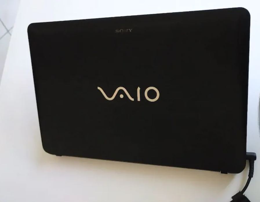 Sony Vaio SVF153A1YW GT 740M Laptop
