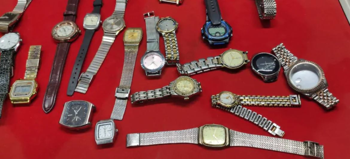 çeşitli Saatler Yedek Parça Niyetine