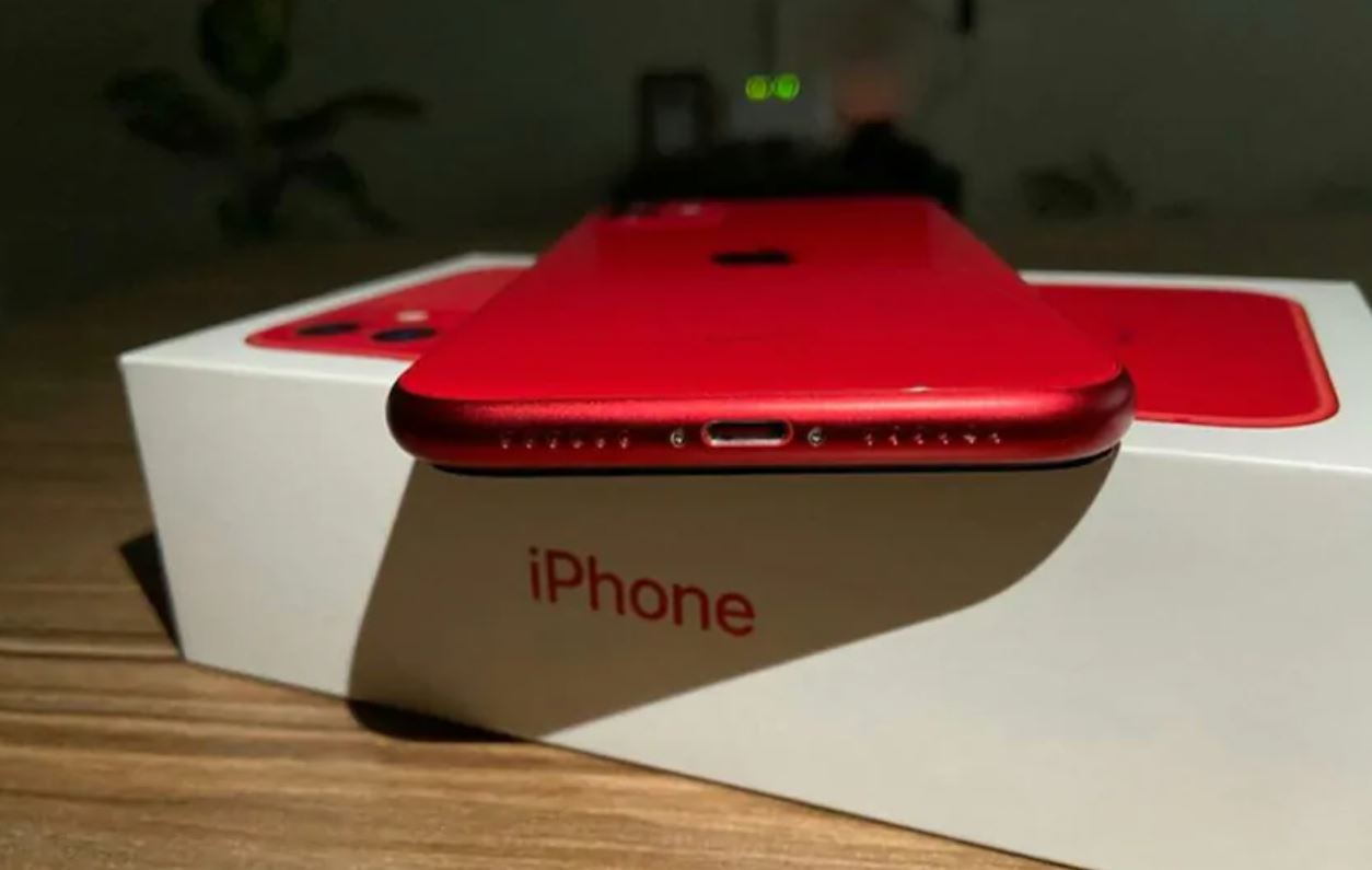iPhone 11 Red Kırmızı Telefon