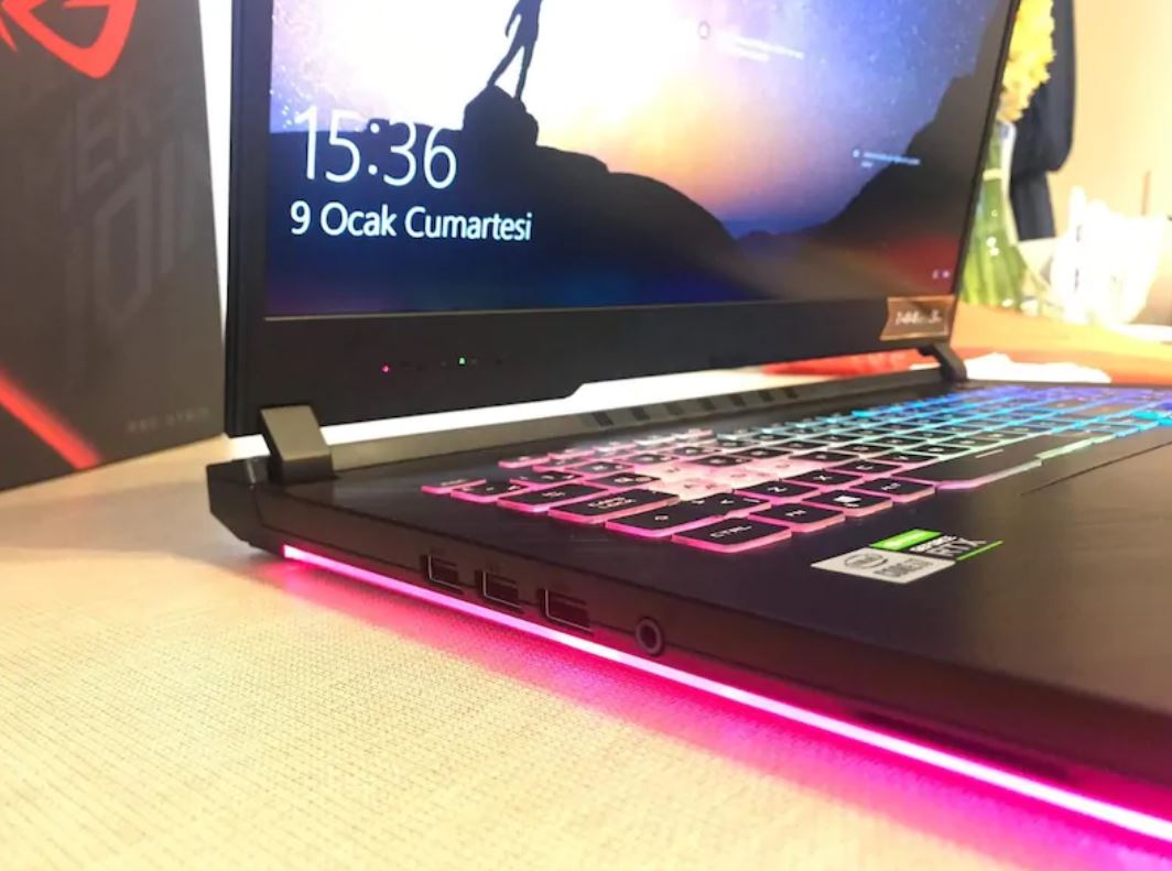 Asus Rog Strix G712LWS Laptop