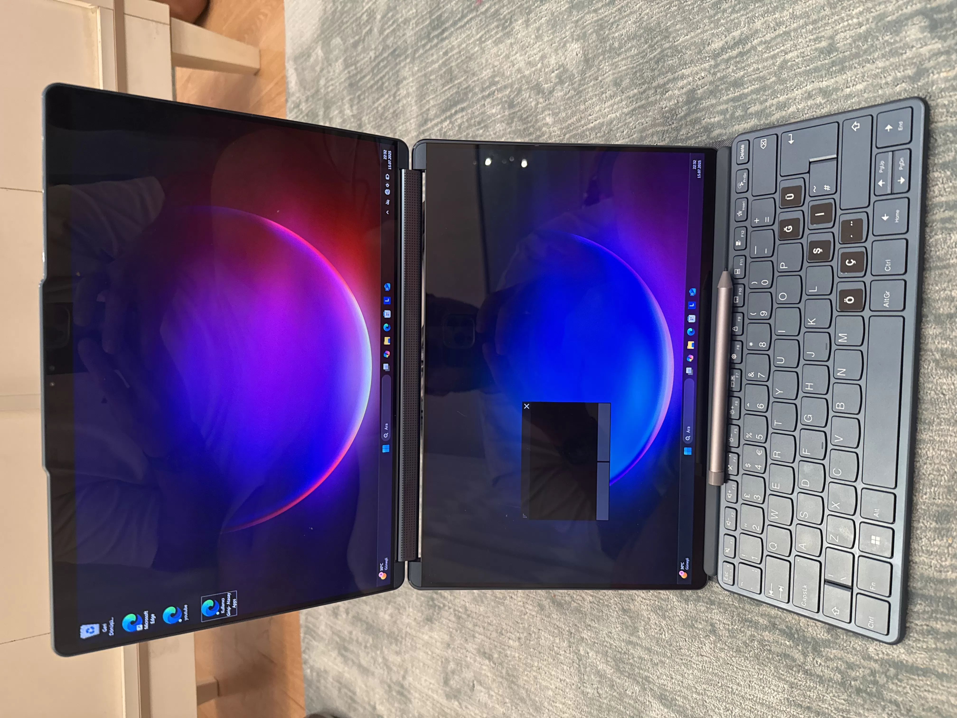 Lenovo Yoga Book 9i Gen8 13,3 Çift OLED Logitech klavye ve mouse