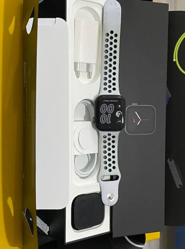 Apple Watch 5 44mm Nike