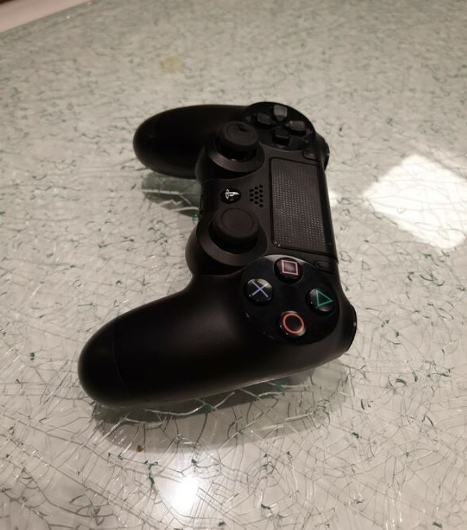 Sony PS4 Oyun Kolu Siyah