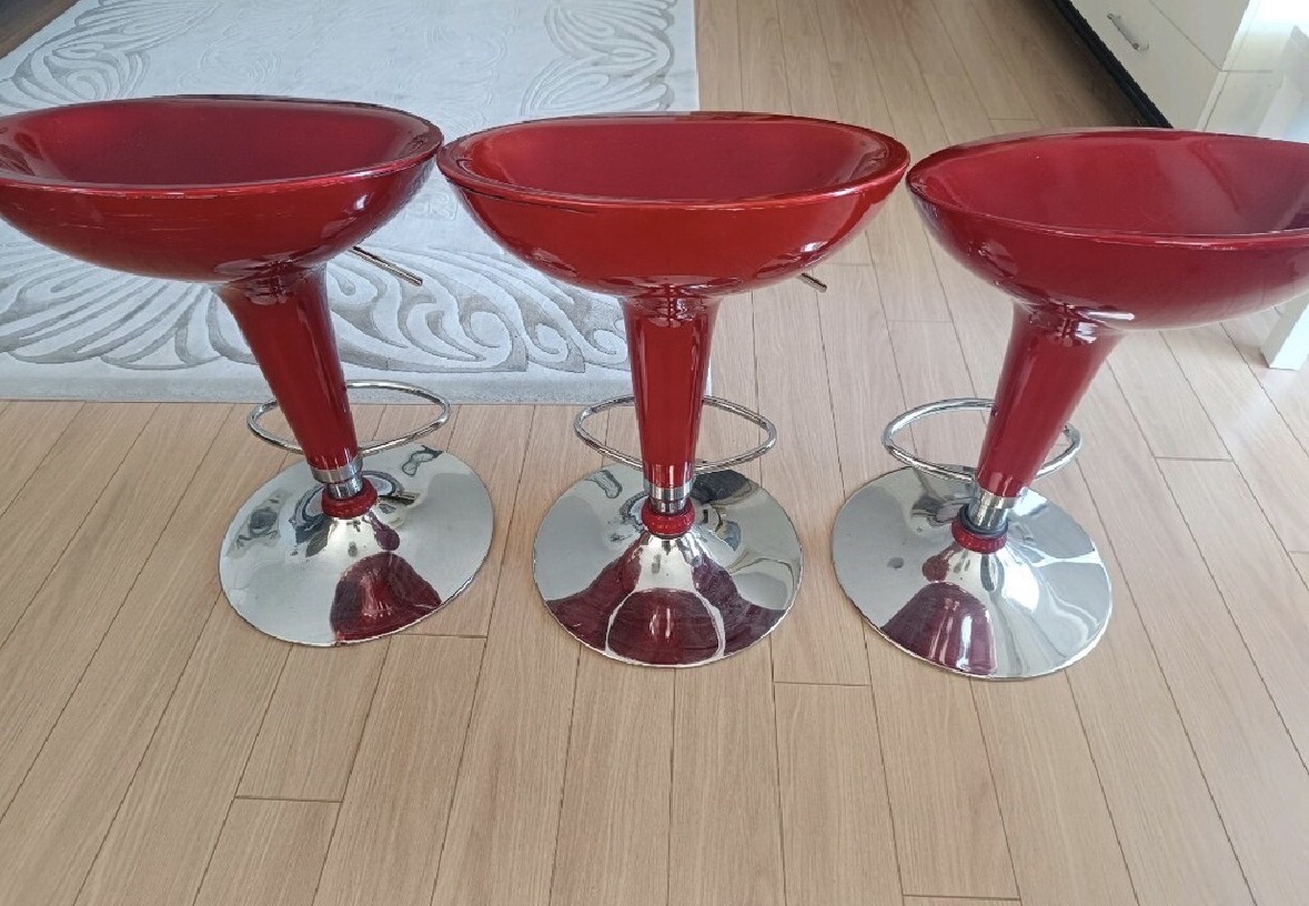 Kırmızı Bar Taburesi