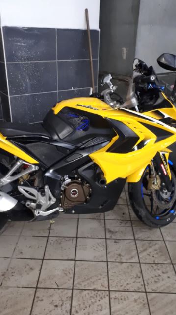 Bajaj Pulsar RS 200 Motosiklet