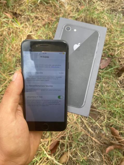 iPhone 8 64 GB Takas Olur